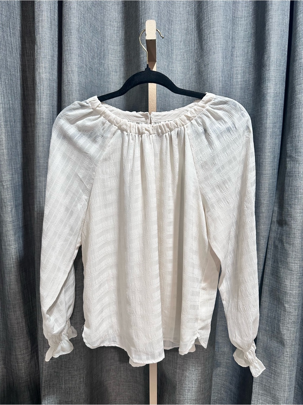 ❤️❤️LOFT Cream Gauze Peasant Top with Elastic Neckline